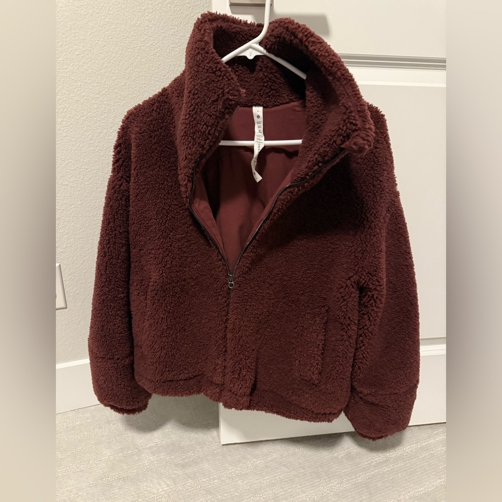 Lululemon Sherpa Jacket, adjustsbke cinch in burgundy